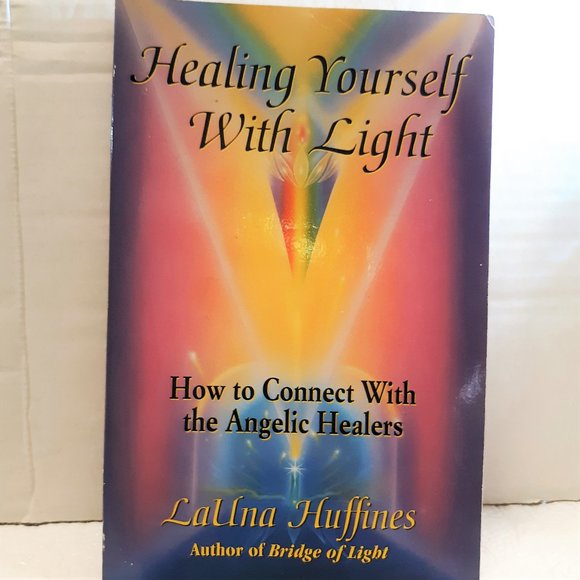 HEALING YOURSELF WITH LIGHT HOW TO CONNECT WITH ANGELIC HEALERS BOOK - Picture 1 of 5